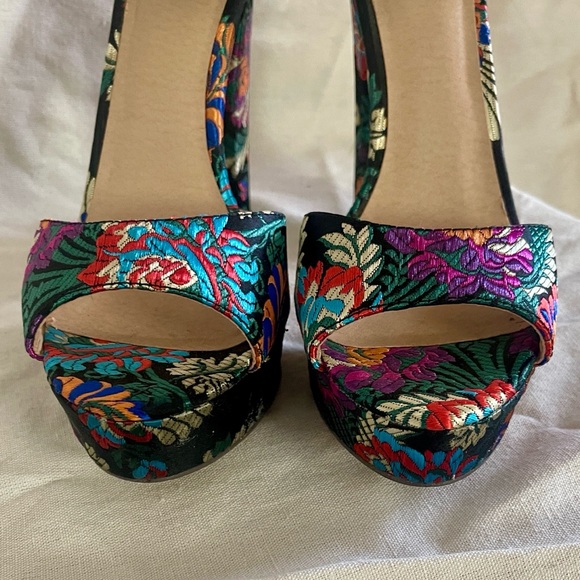 Floral Brocade Platform Heels by It’s women’s size 8 - Picture 7 of 13